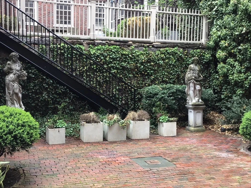 13 Chestnut St, Beacon Hill