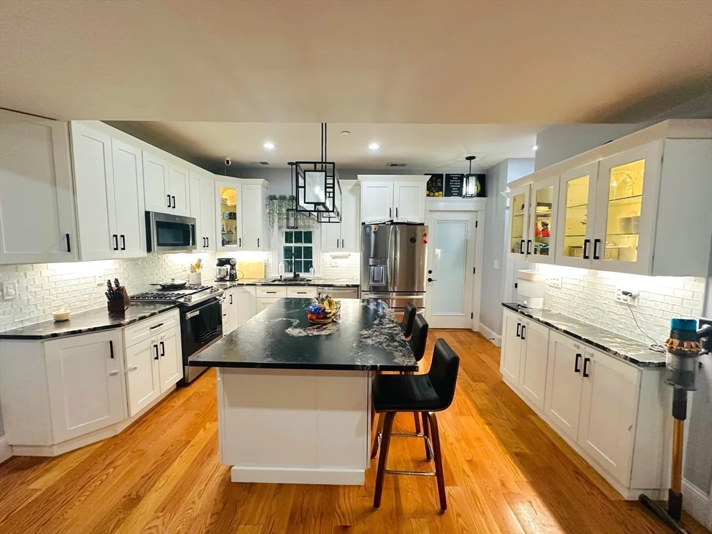 12 S Mason St, Salem