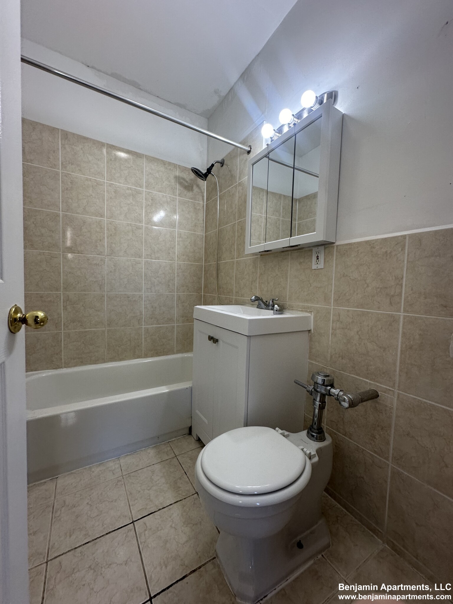 879 Beacon St, Fenway