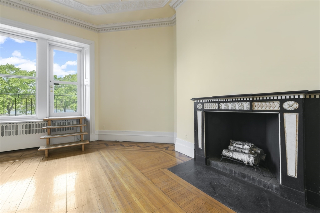 232 Beacon St, Back Bay