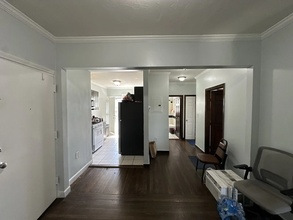 435 Walnut Ave, Roxbury