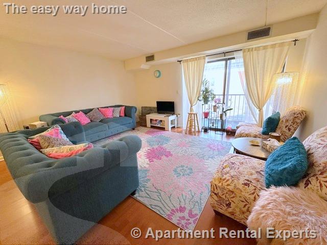 100 High St, Medford Square