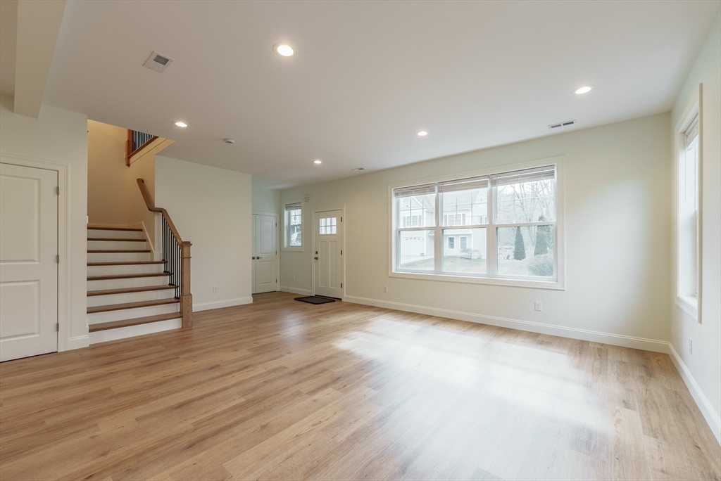 23 Moore St, Agawam