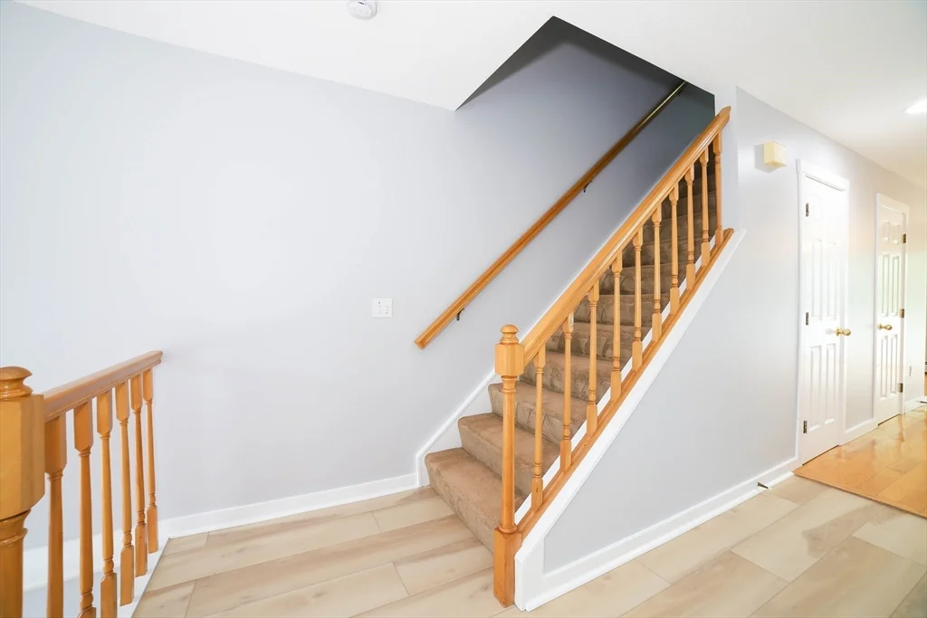 64 Camelot Dr, Tatnuck