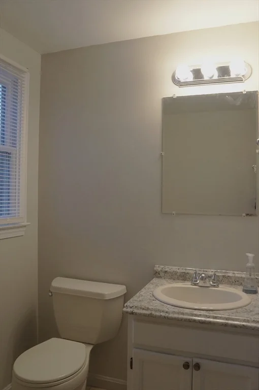 567 Mendon Rd, Attleboro