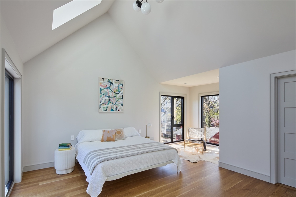 201.5 Lakeview Ave, West Cambridge