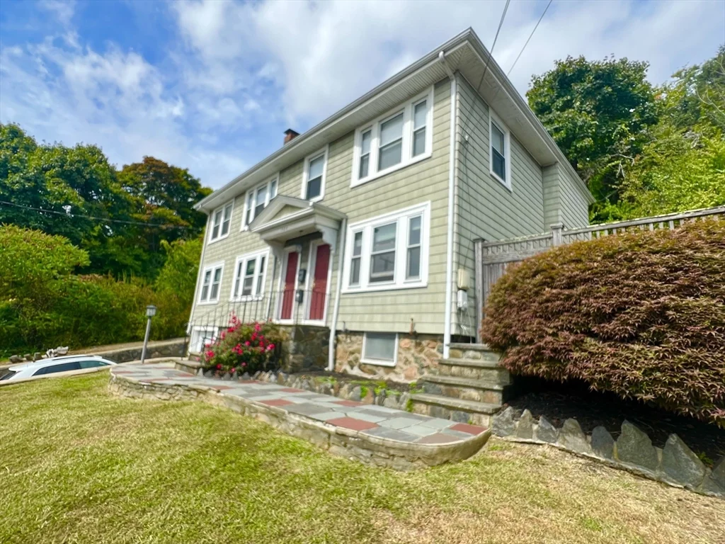 584 Humphrey St, Swampscott