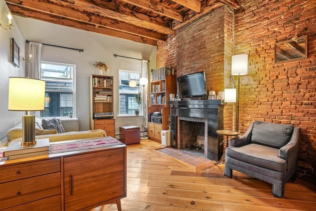 1 Goodwin Pl, Beacon Hill
