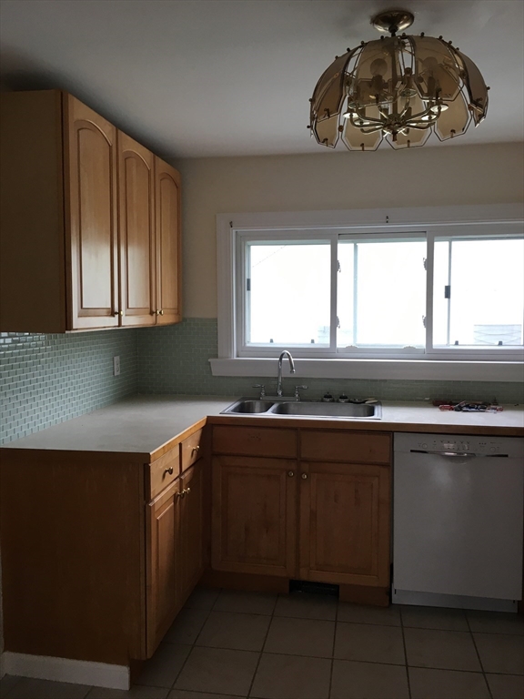 81 Sunnyside Ave, Winthrop