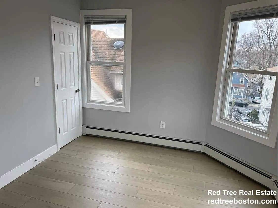 11 Pearl Ter, East Somerville