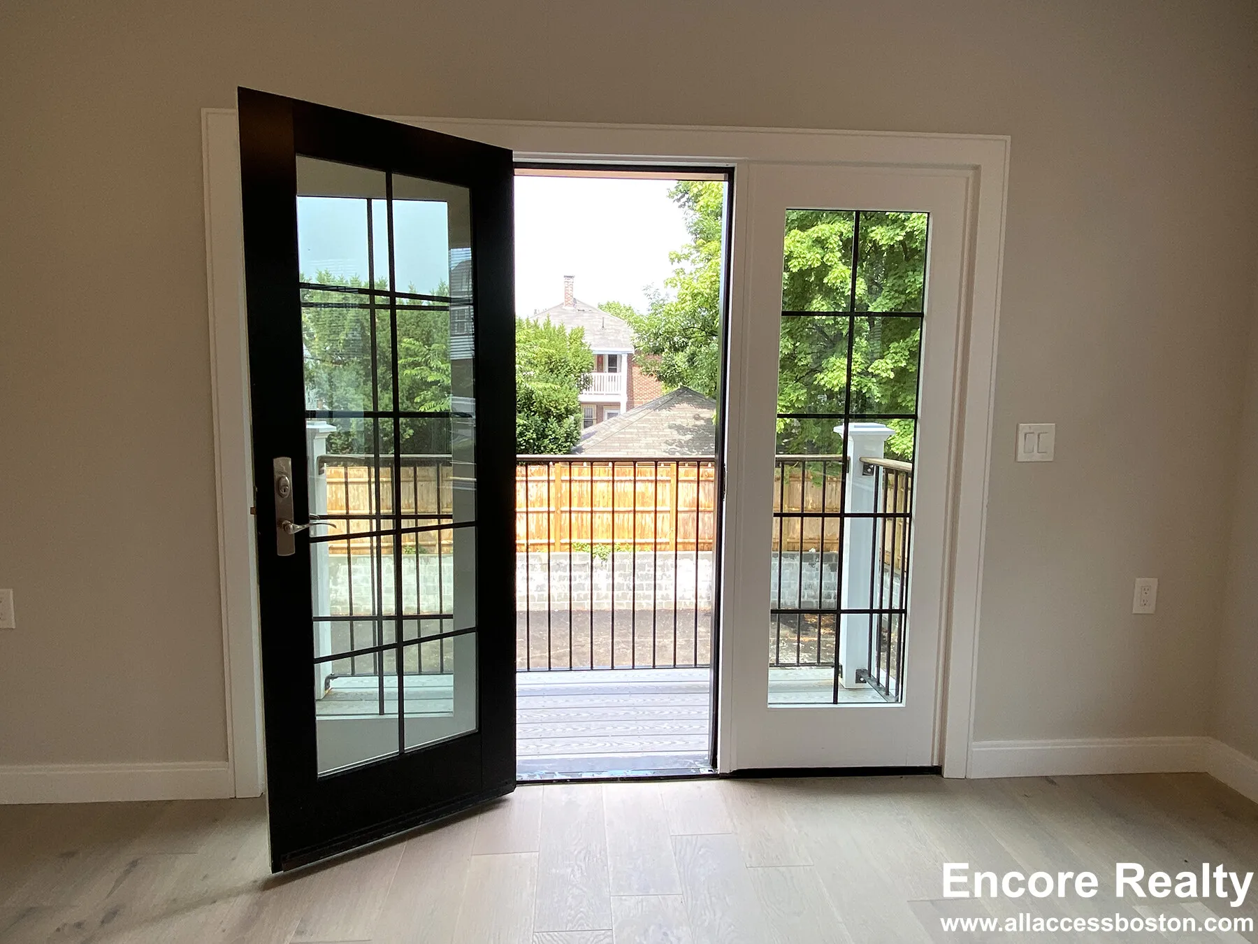 32 Cummins Highway, Roslindale