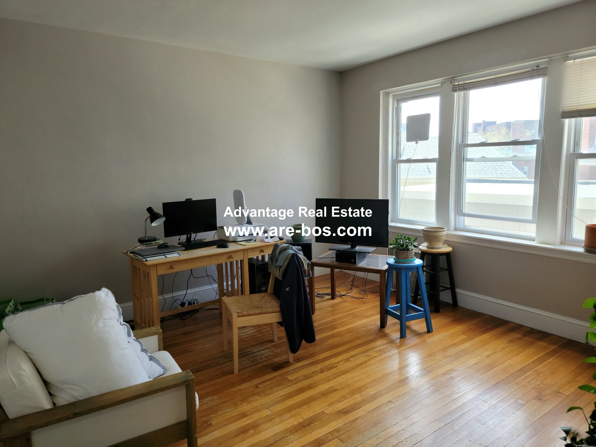 Studio bed, 1 bath apartment for rent at 23 Lanark Rd Unit 5, Brighton — photo 2 of 13