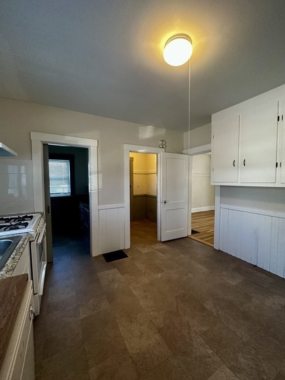 3 bed, 1.5 bath apartment for rent at 84 Adams Ave Unit 84, Newton — photo 5 of 6