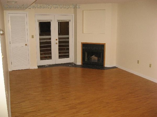 345 Franklin St, Riverside