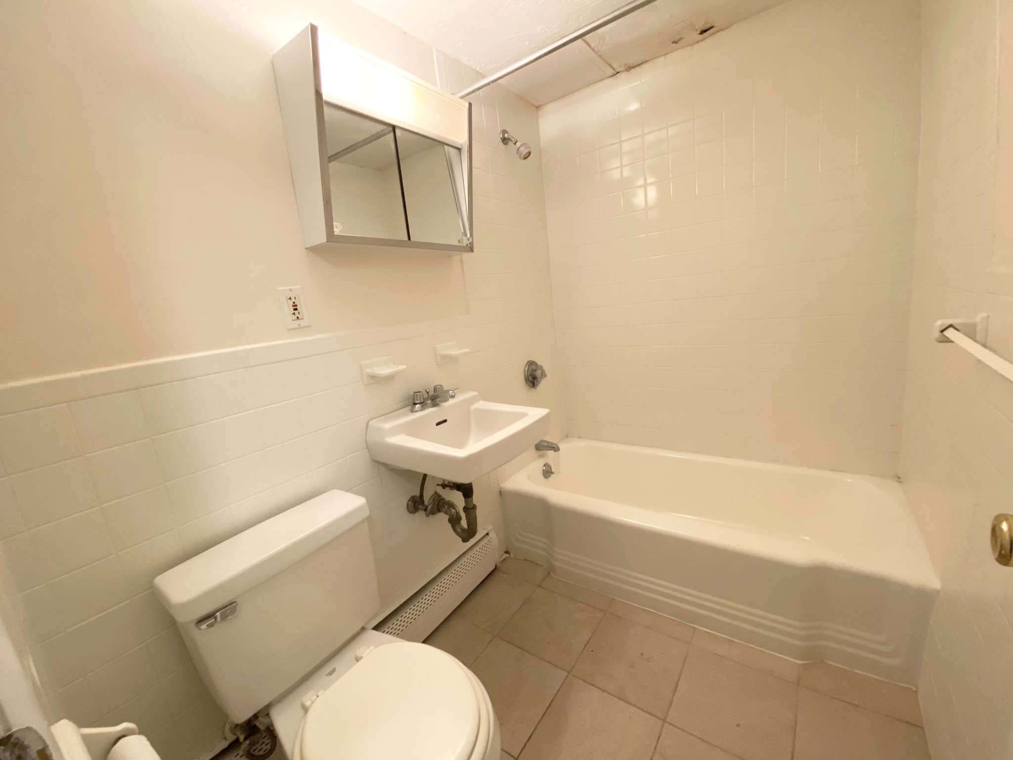 1 bed, 1 bath apartment for rent at 230 Babcock St Unit 1D, Longwood — photo 3 of 3