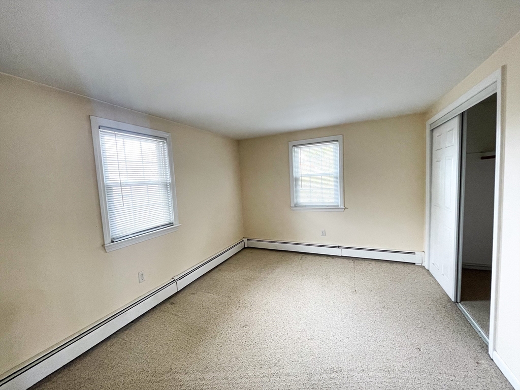 92 James Cir, Mashpee