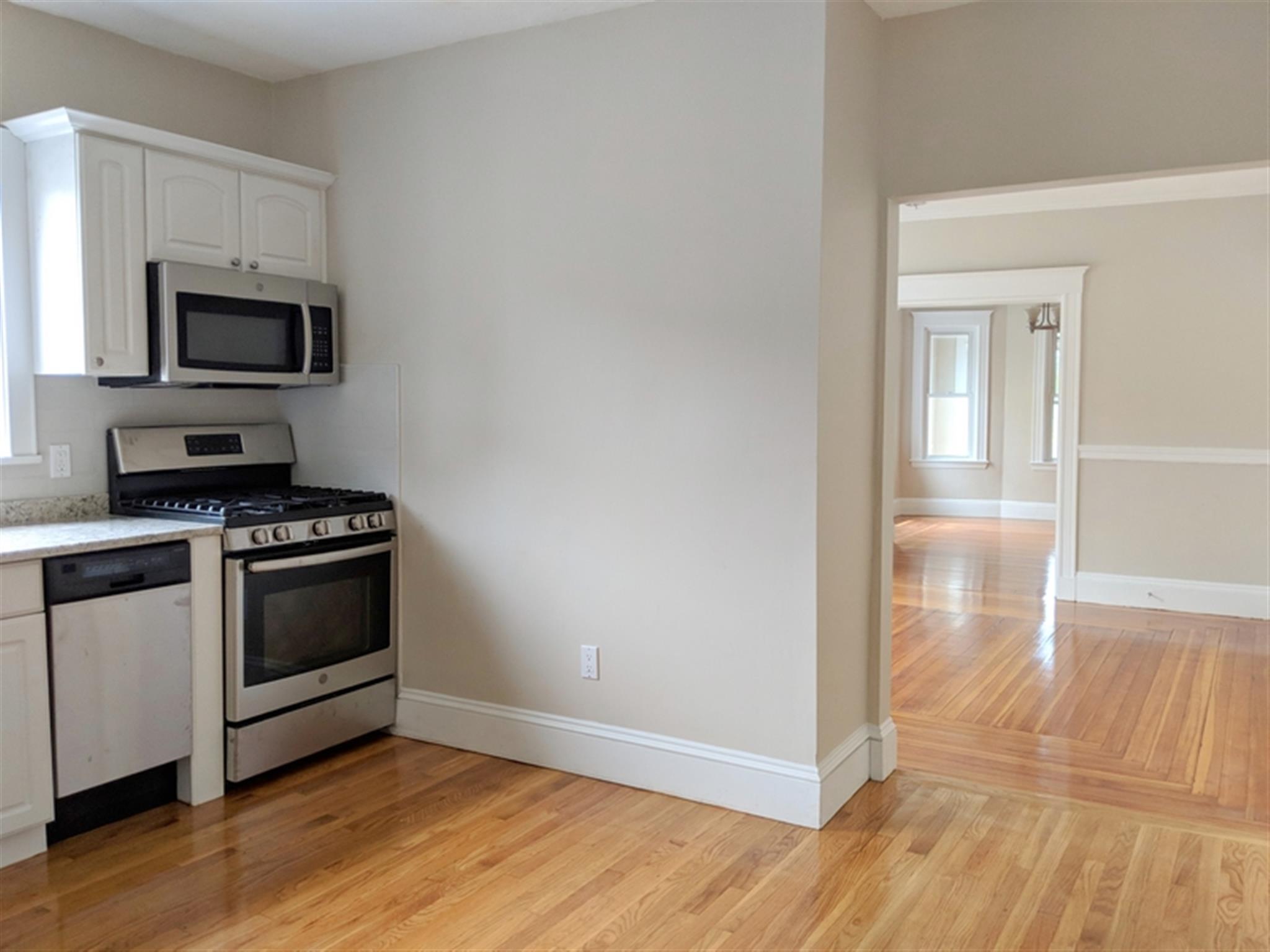 1.5 bed, 1 bath apartment for rent at 171 College Ave Unit 2, Davis Square — photo 3 of 19