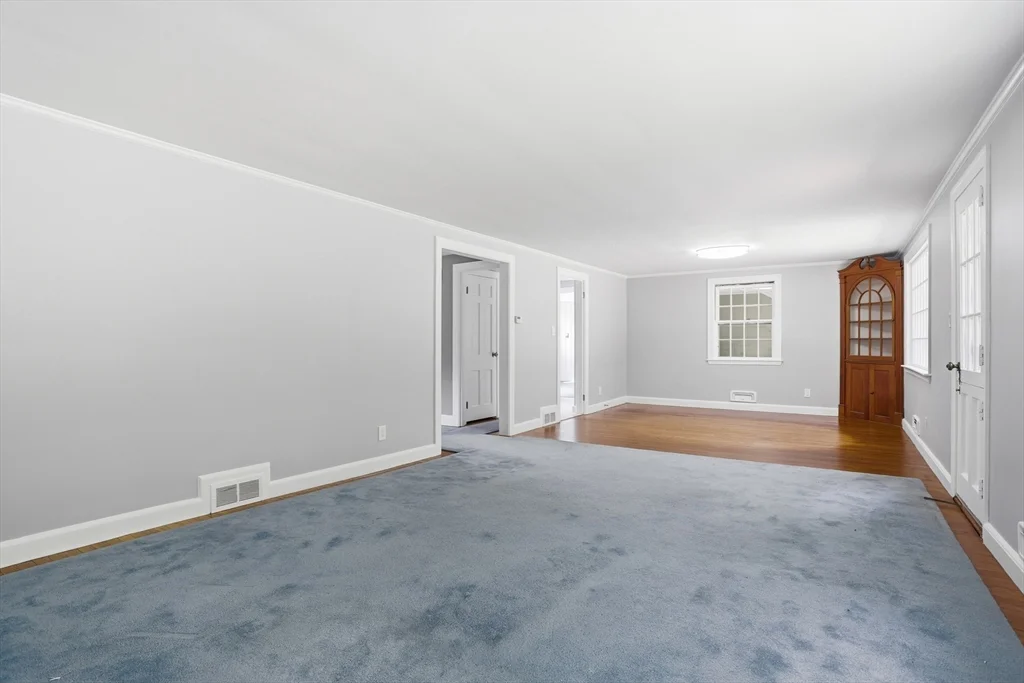 11 Sherman Bridge Rd, Wayland