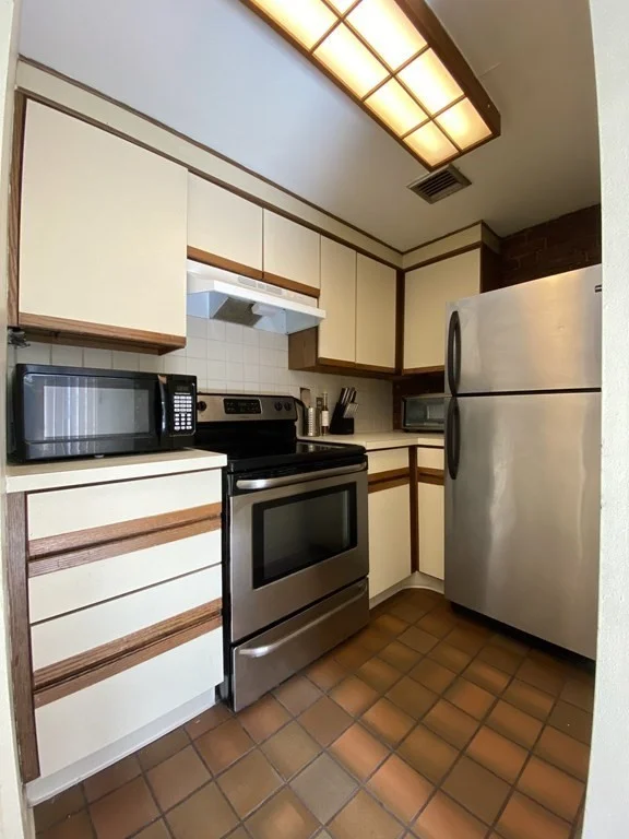 108 Gainsborough St, Fenway