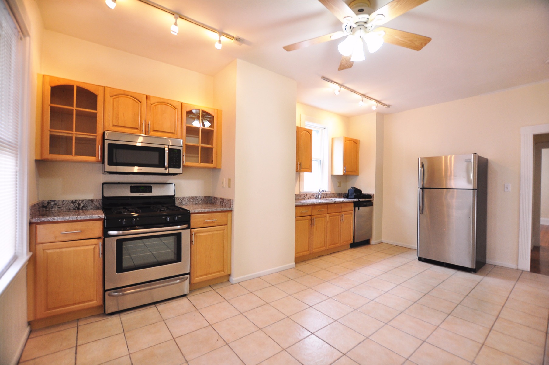 3 bed, 1 bath apartment for rent at 756 Saratoga St Unit 1, East Boston — photo 1 of 23