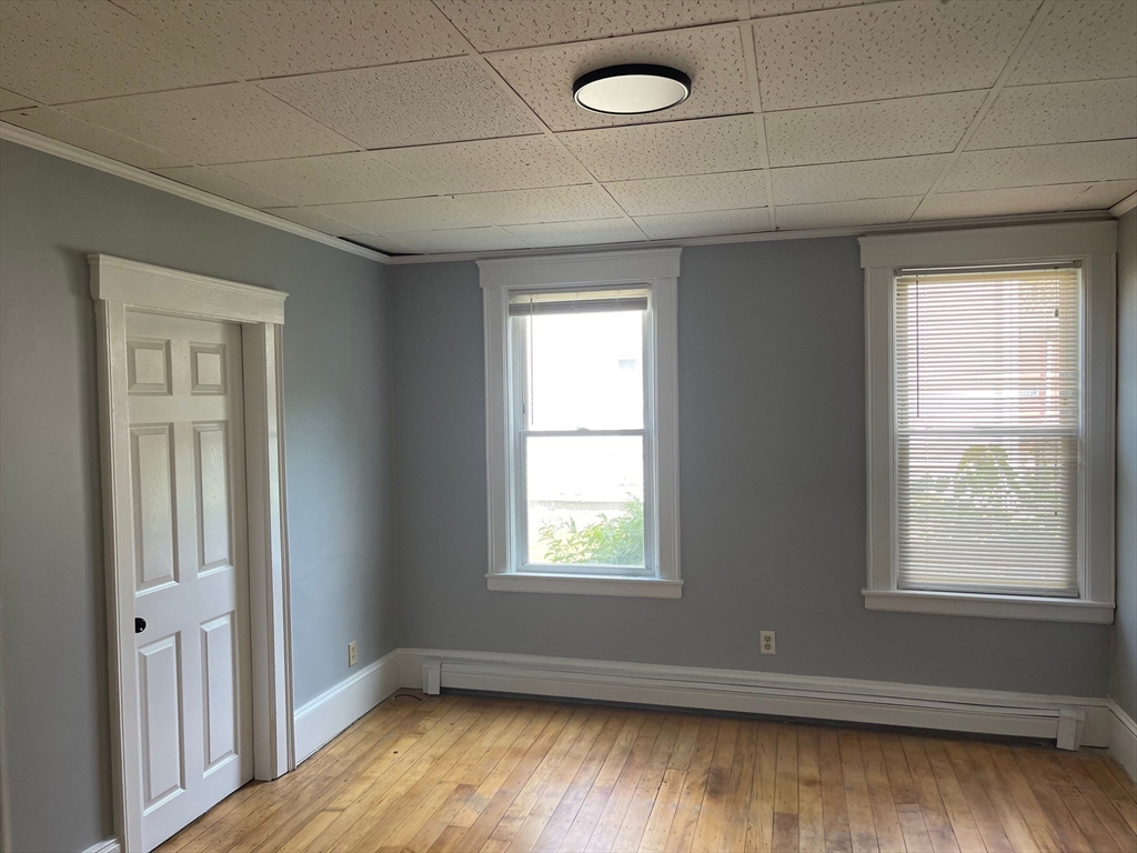 292 Providence Rd, Grafton