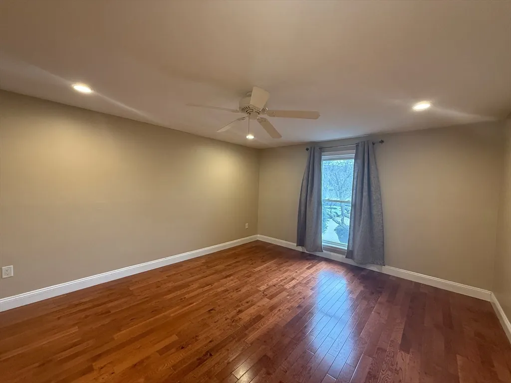 4 Shadowbrook Ln, Milford