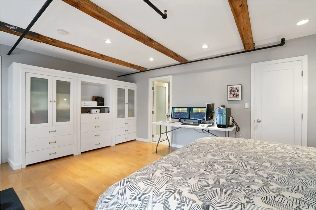 8 Newcomb, Roxbury