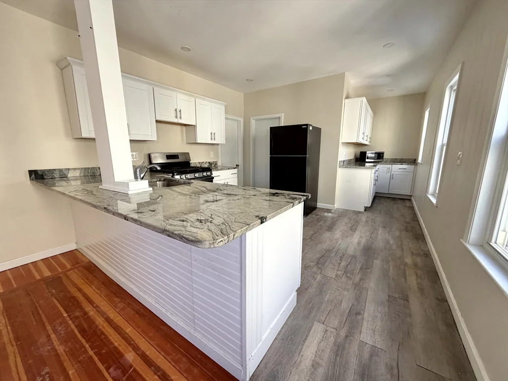 21 Oakland Ave, Everett