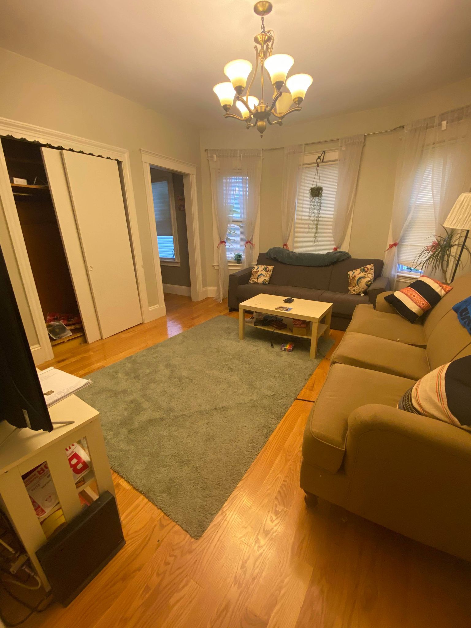3 bed, 1 bath apartment for rent at 10 Boston Ave Unit 1, Davis Square — photo 4 of 8