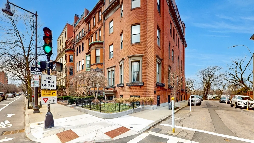 404 Beacon St, Back Bay