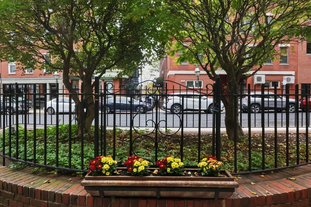 350 North, North End