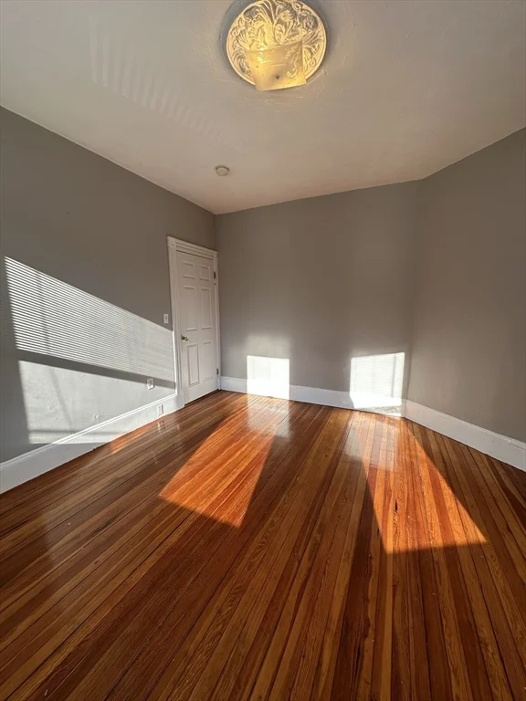 11 Sunset St, Mission Hill