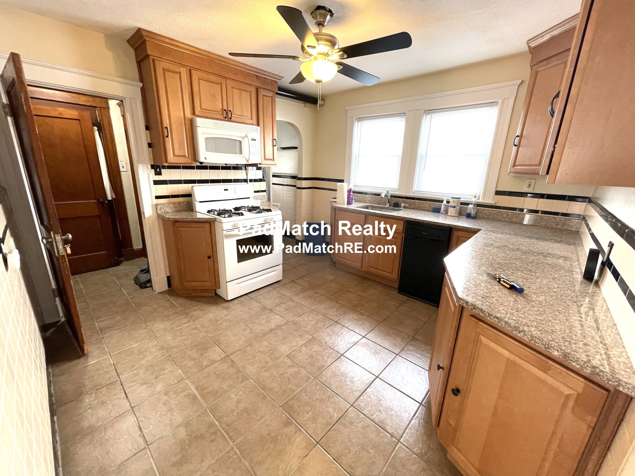 2 bed, 1 bath apartment for rent at 2319 Centre St Unit 1, West Roxbury — photo 8 of 22