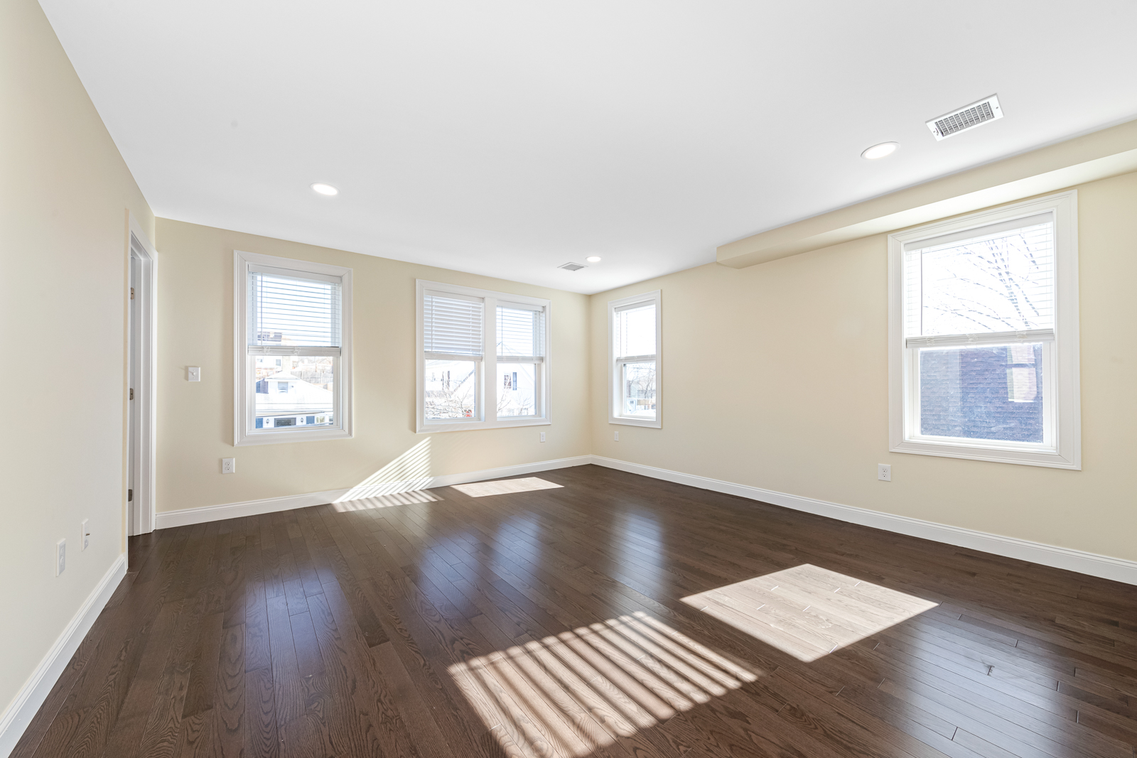 7 bed, 4+ bath apartment for rent at 232 Fulton St Unit 0, Medford — photo 1 of 3