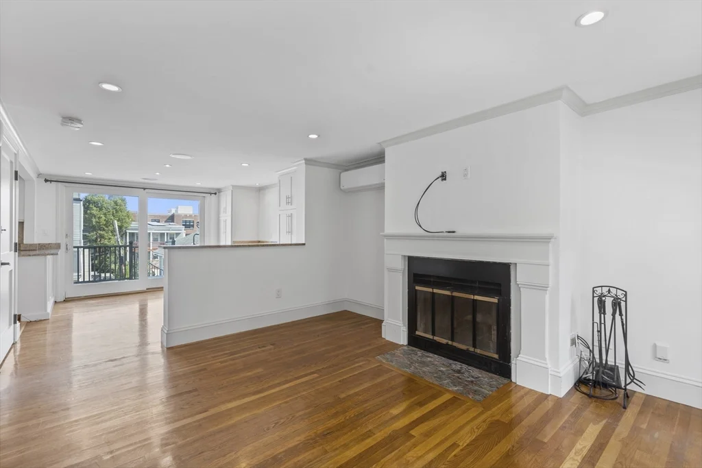 256 W 3rd St, South Boston
