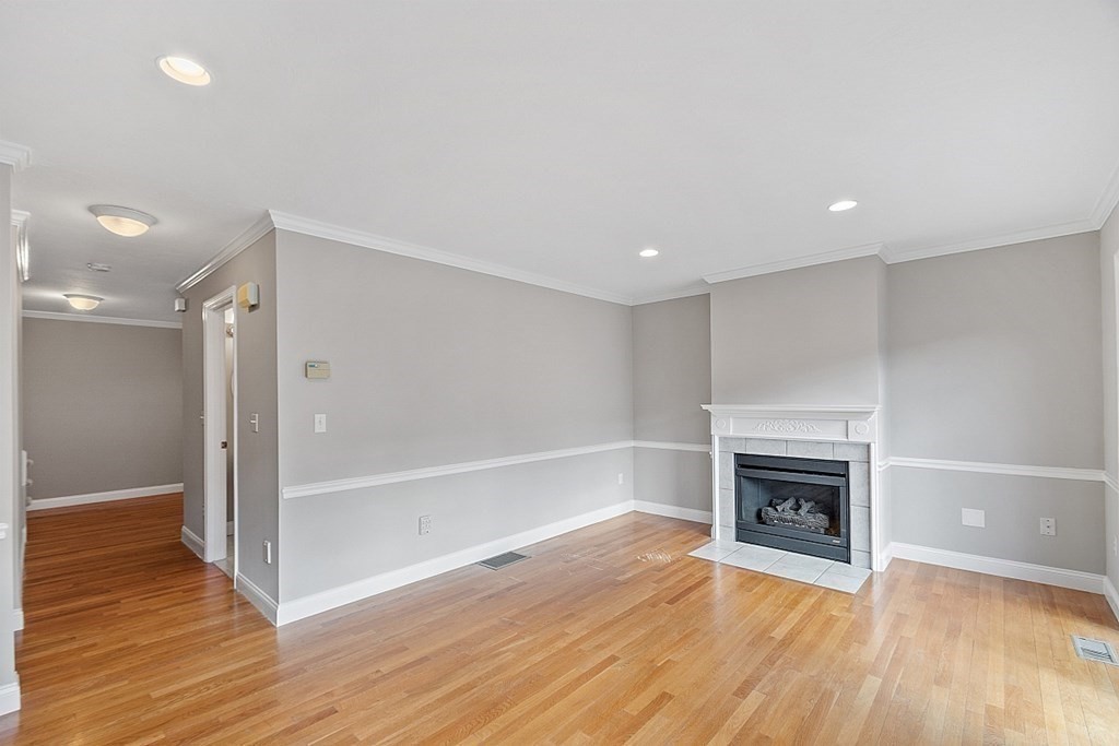 67 N Quinsigamond Ave, Shrewsbury