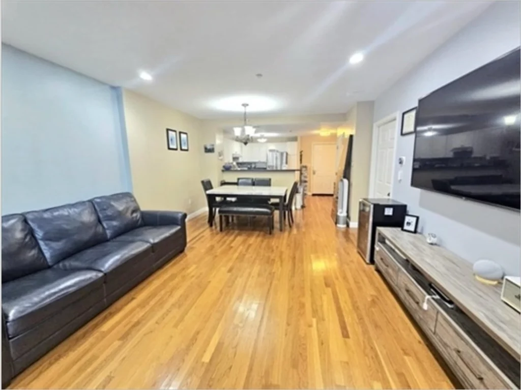 10 Seaport Dr, Quincy