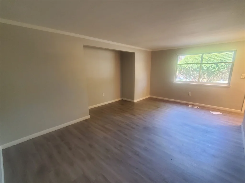 55 David Ter, Norwood