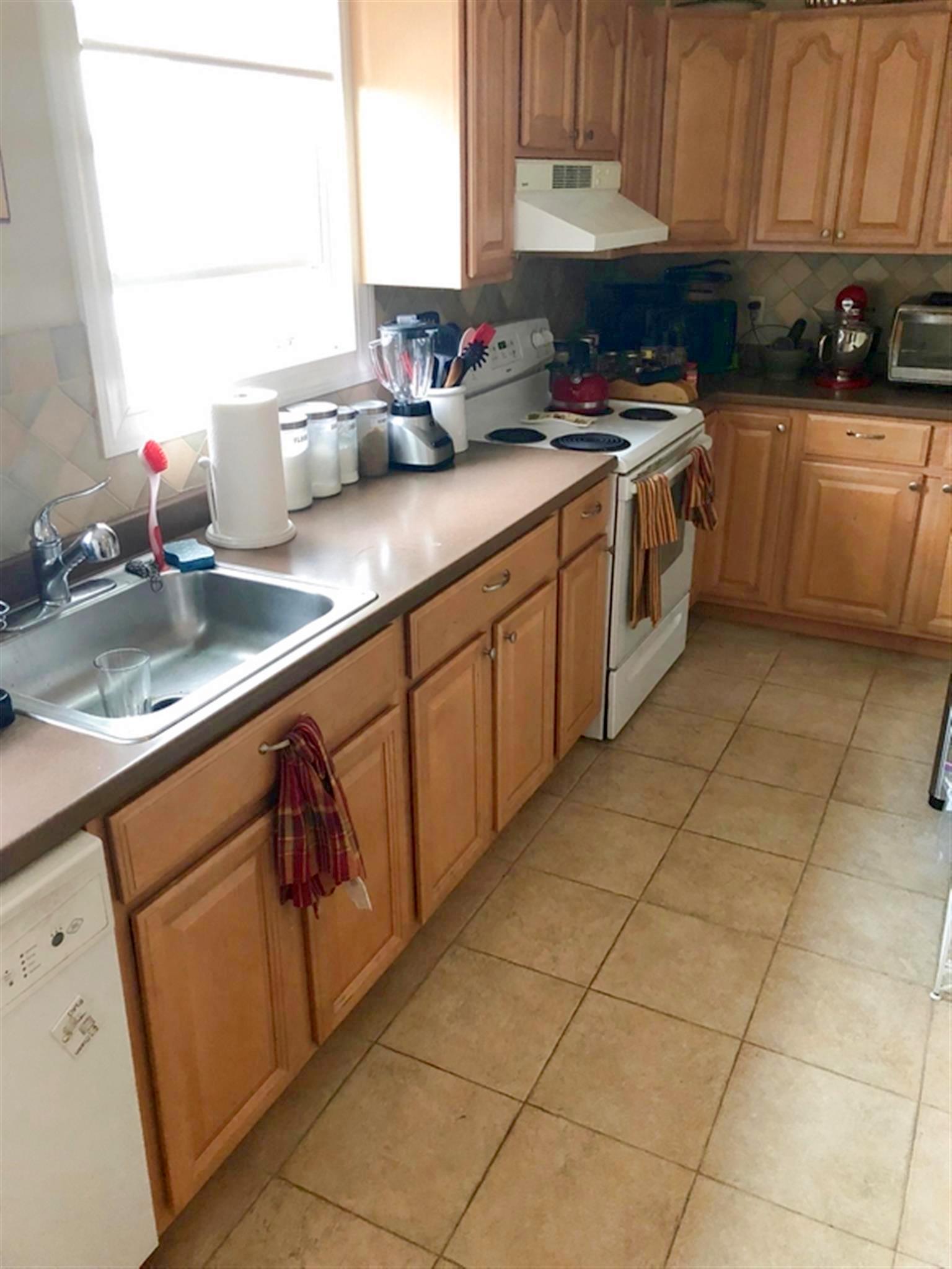 2.5 bed, 1 bath apartment for rent at 9 Harris Rd Unit 9, Medford — photo 2 of 15
