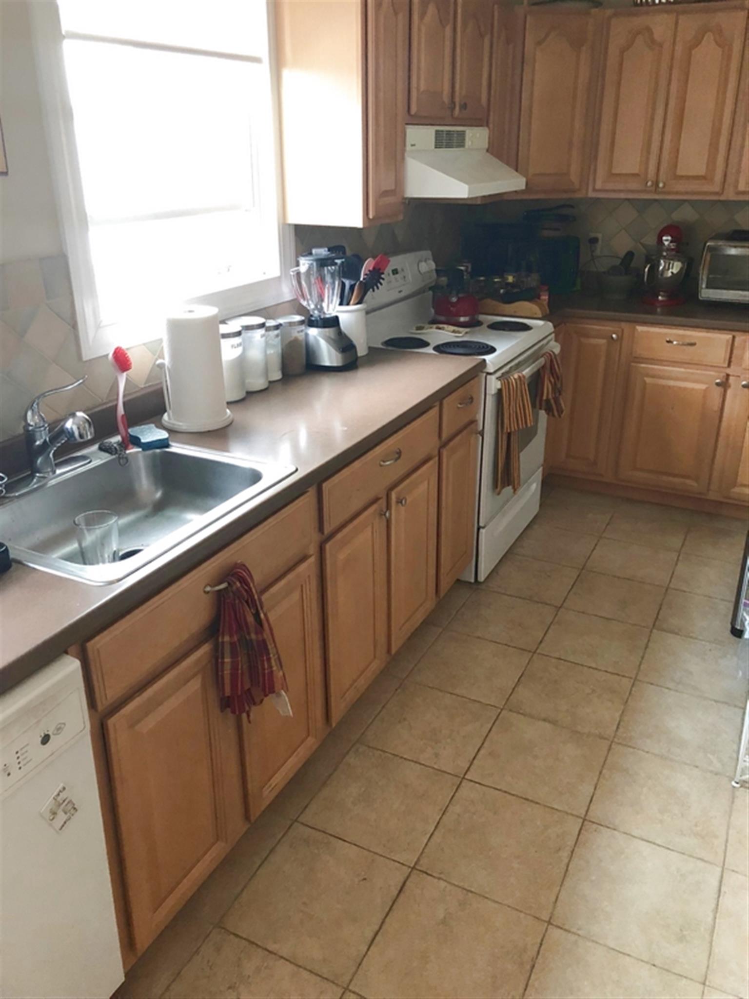 2 bed, 1 bath apartment for rent at 9 Harris Rd Unit 1, Medford — photo 1 of 15