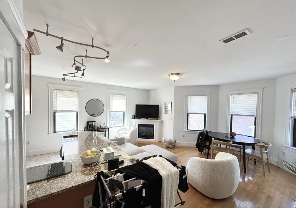 916 Dorchester St, Boston