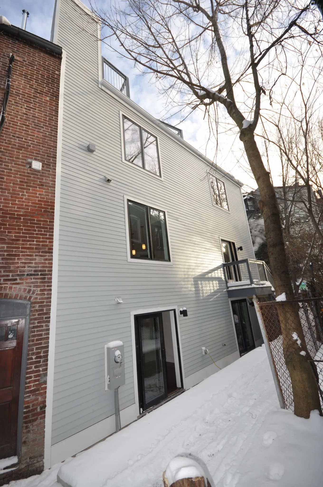 20 Sussex St, Roxbury