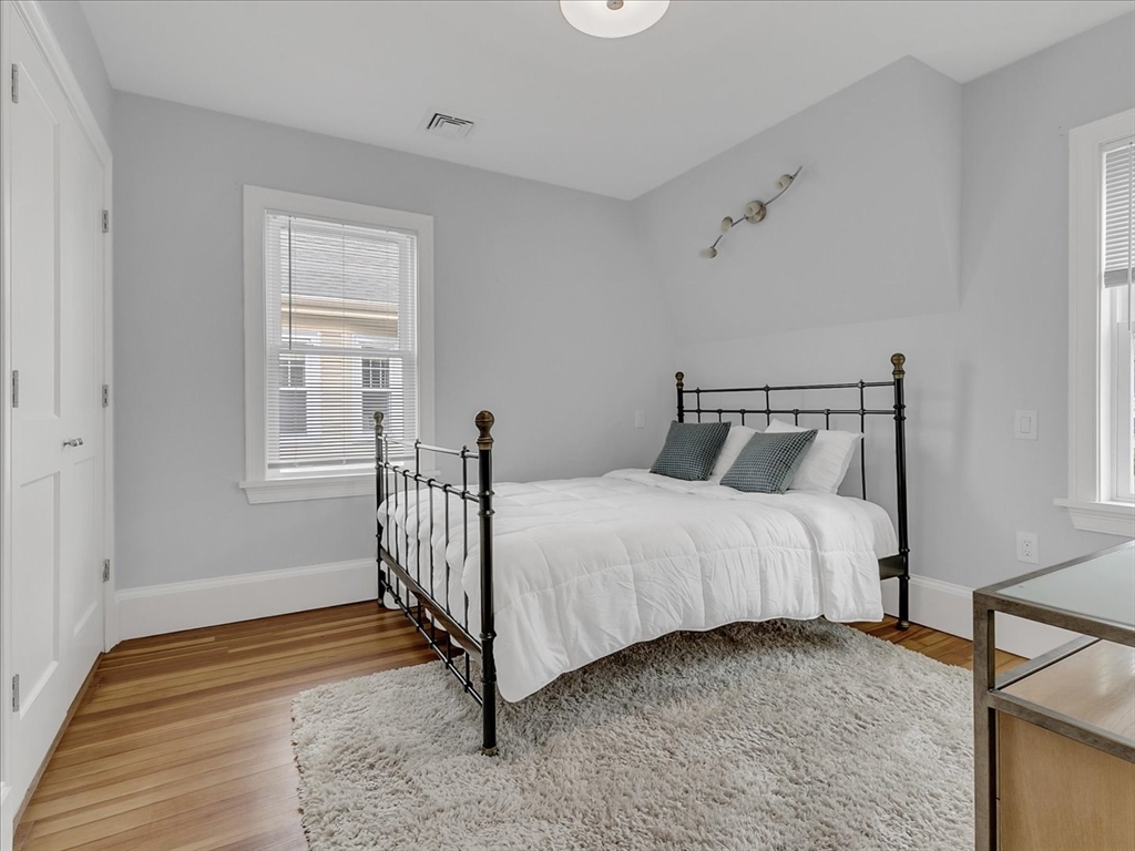 2031 Commonwealth Ave, Newton