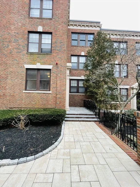 1988 Commonwealth Ave, Brighton