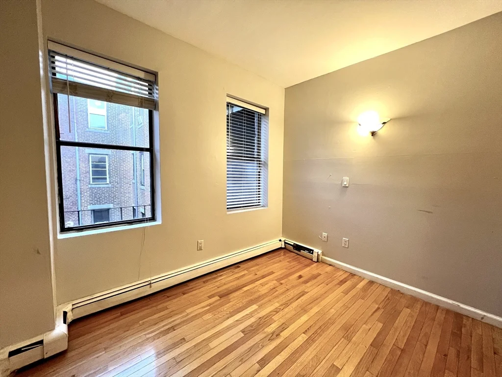 390 Riverway, Mission Hill