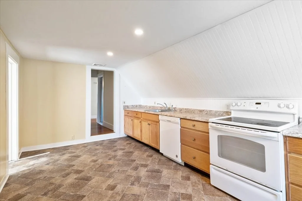 93 Carleton St, Haverhill