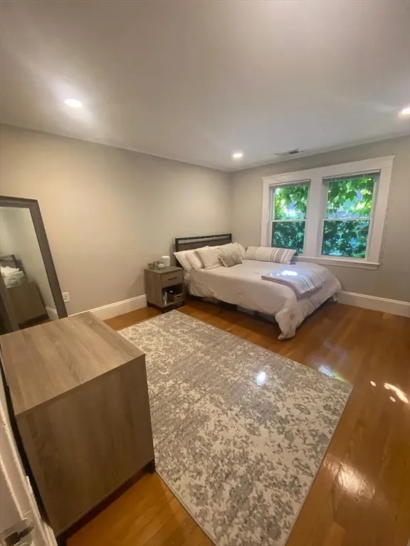 649 Washington St, Oak Square