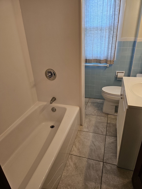 663 Hammond St, Chestnut Hill