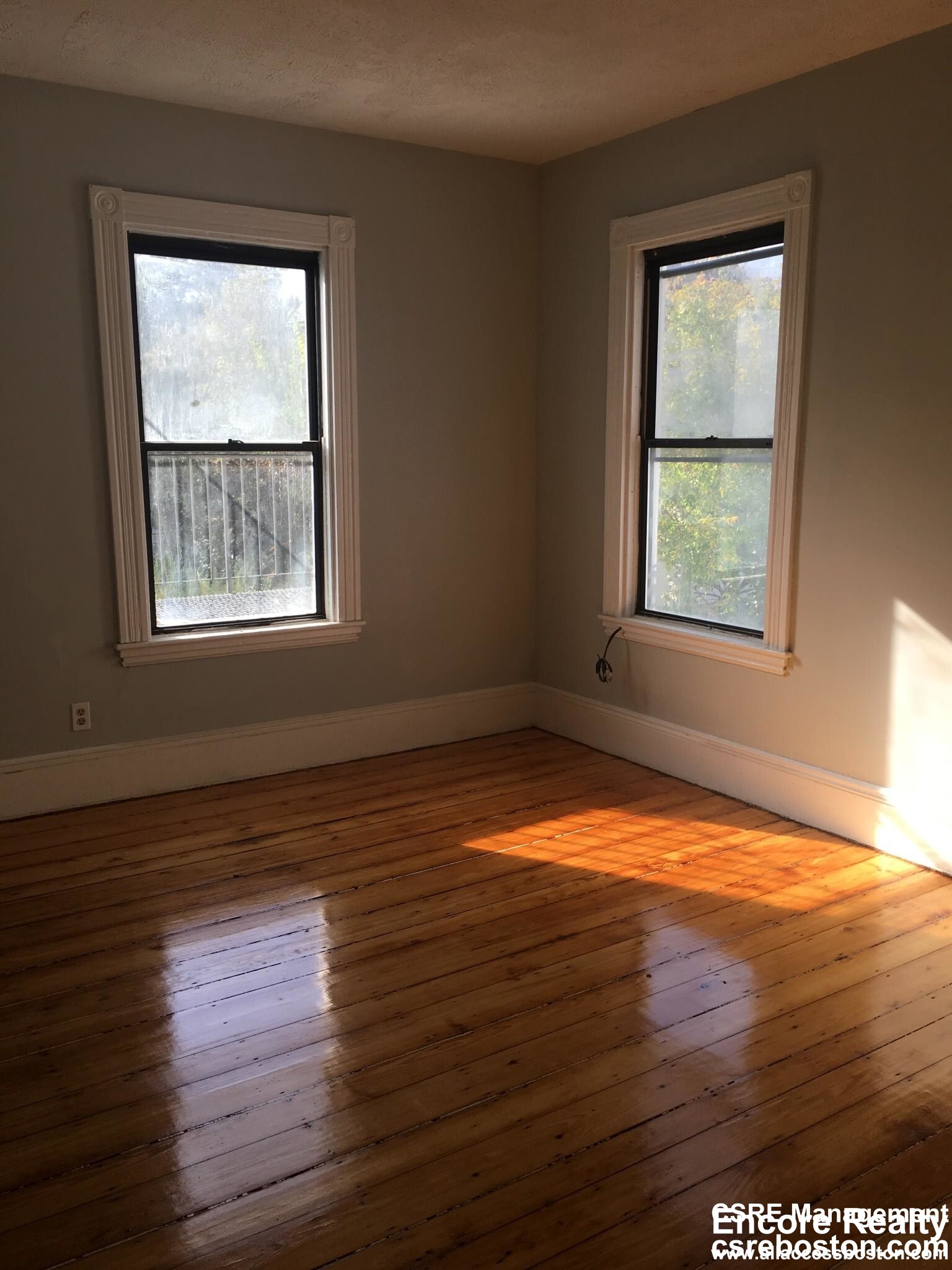 10 Saunders St, Allston