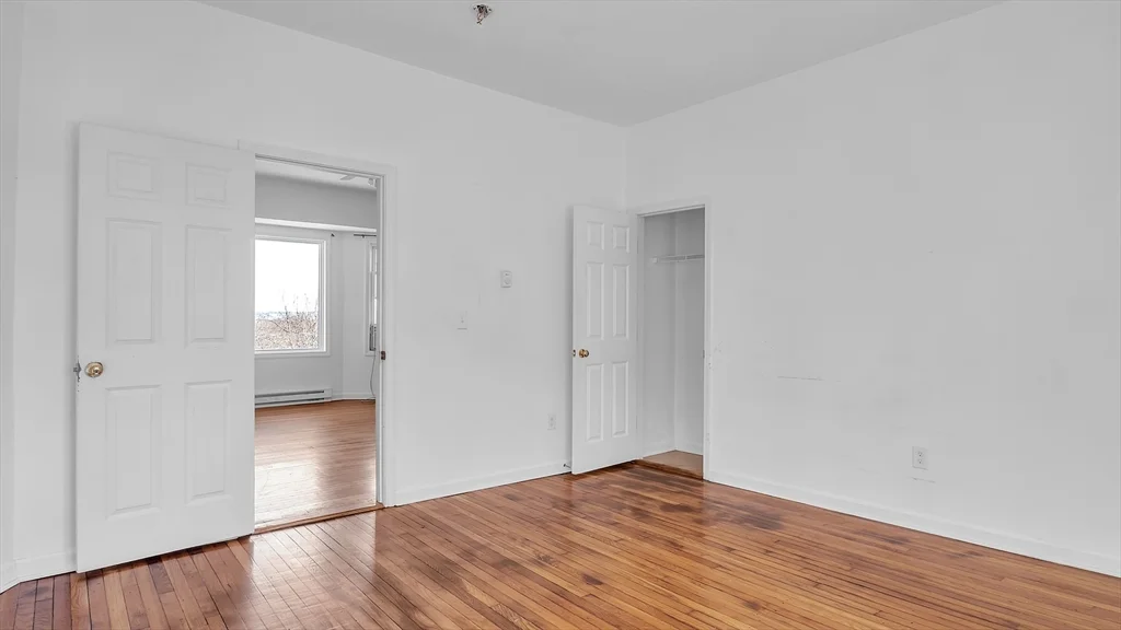 1442 Main St, Worcester